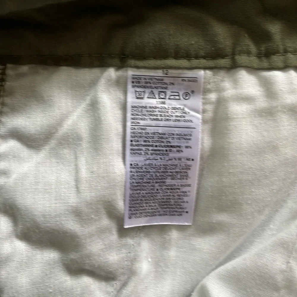 🎈Old Navy Camo Mid Rise Everyday Shorts - Picture 4 of 4